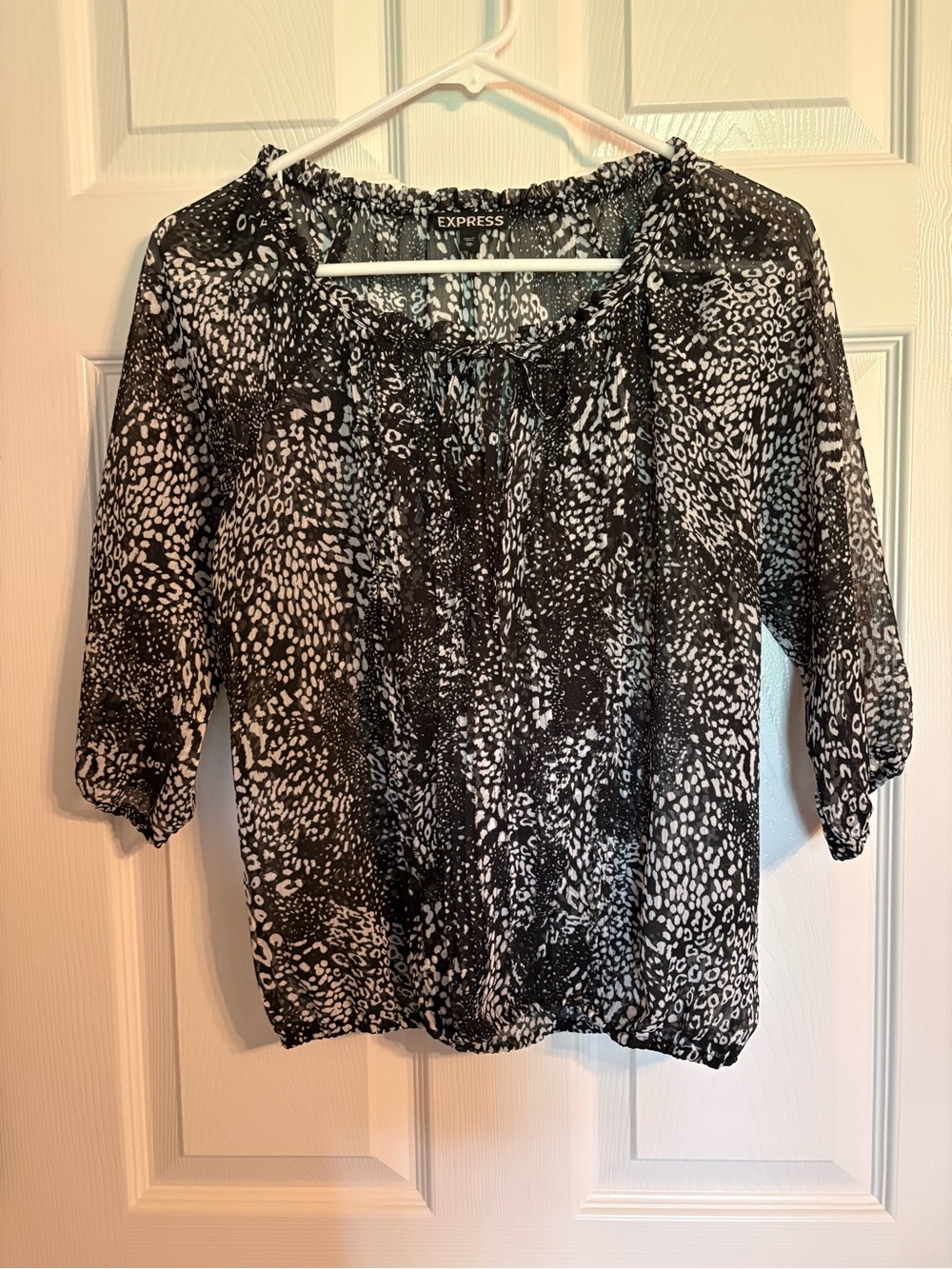 Express Black & White Abstract Printed Peasant Top